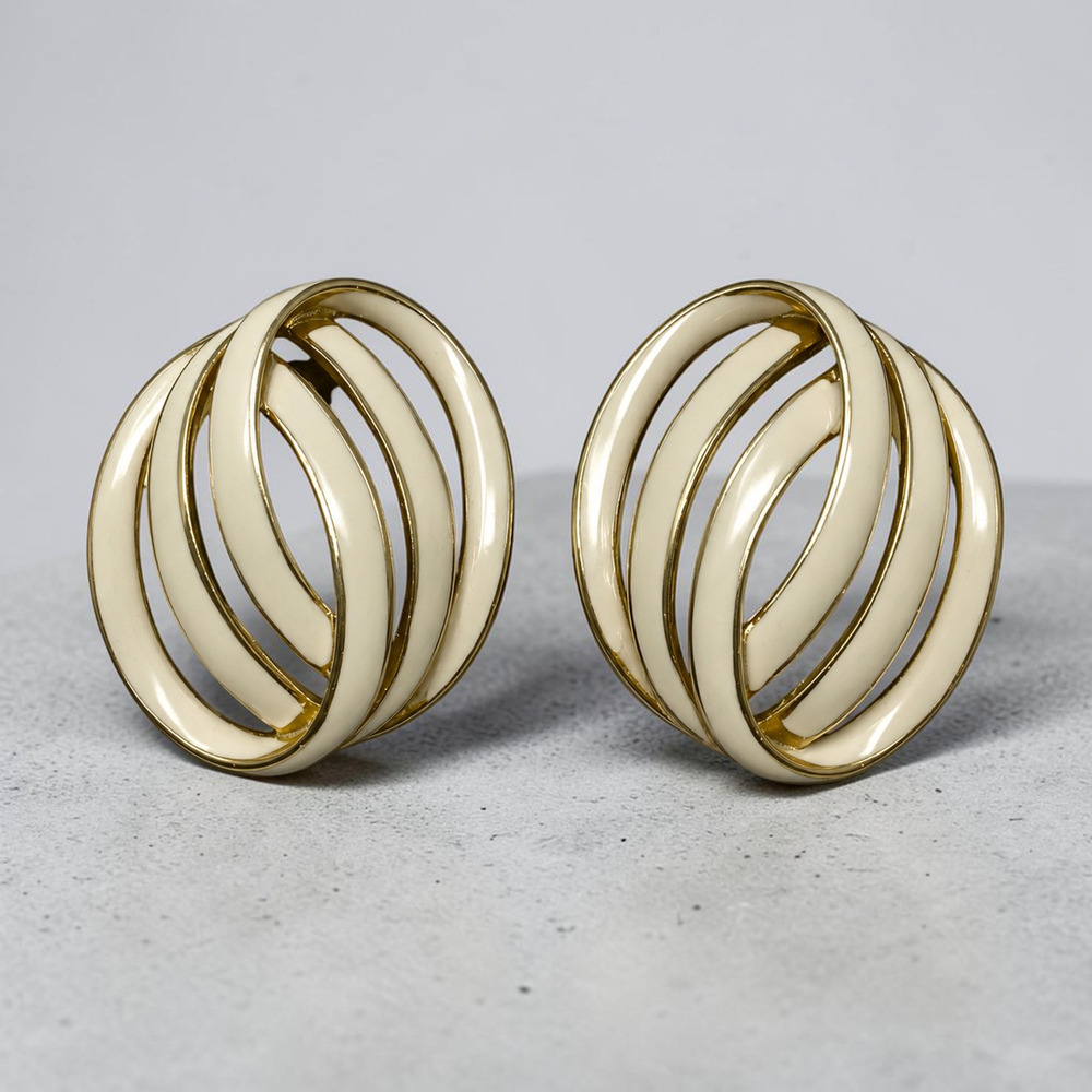 Vintage 1980's Gold Tone Ivory Enamel Double Ring Clip On Earrings 1" Round